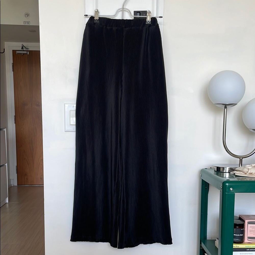 Black Pleated Wide-Leg Pants